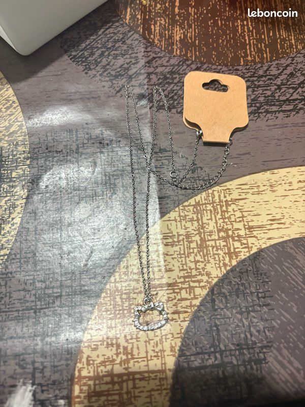 Collier hello kitty (image 2)