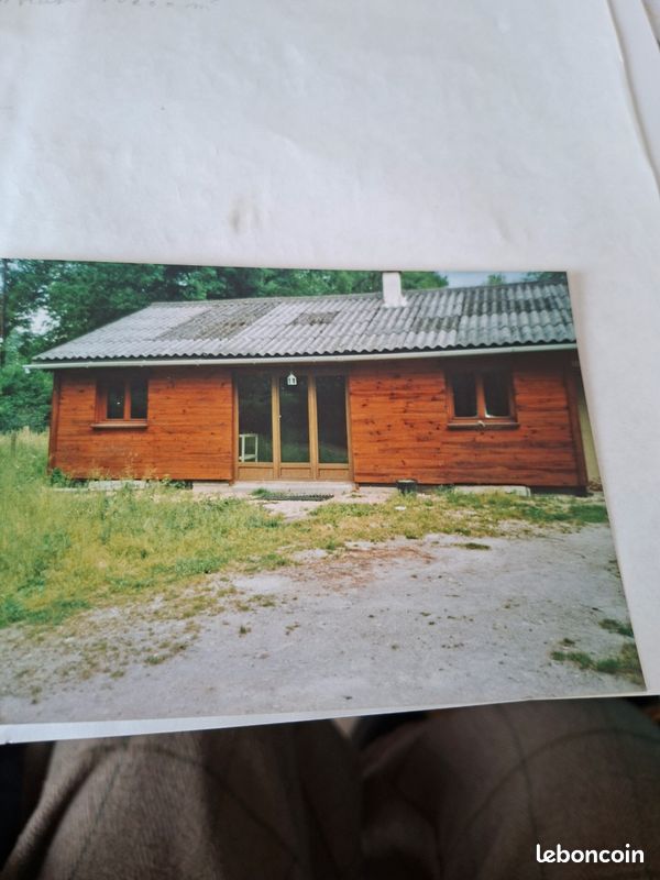 A vendre chalet 70m carré deux chambres salon salle à manger 28m carré cuisine salle d'eau · à Le Perray-en-Yvelines · 260 00