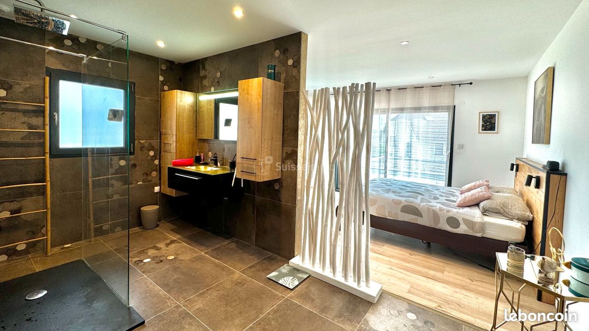 Maison 7 pièces 202 m² · à Montferrand-le-Château · 202 m² · 860 000 €