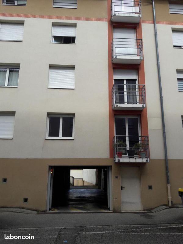 Parking 10 m² · à Bourg-en-Bresse · 10 m² · 72 €/mois