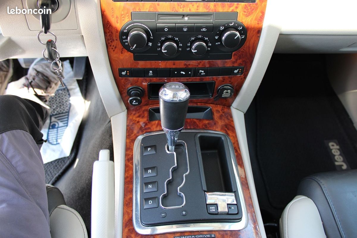 Jeep COMMANDER 3L V6 218 CV CRD "7 PLACES" OVERLAND "4X4" GPS RE CAMÉRA TOE ATTELAGE BOITE AUTO (image 19)