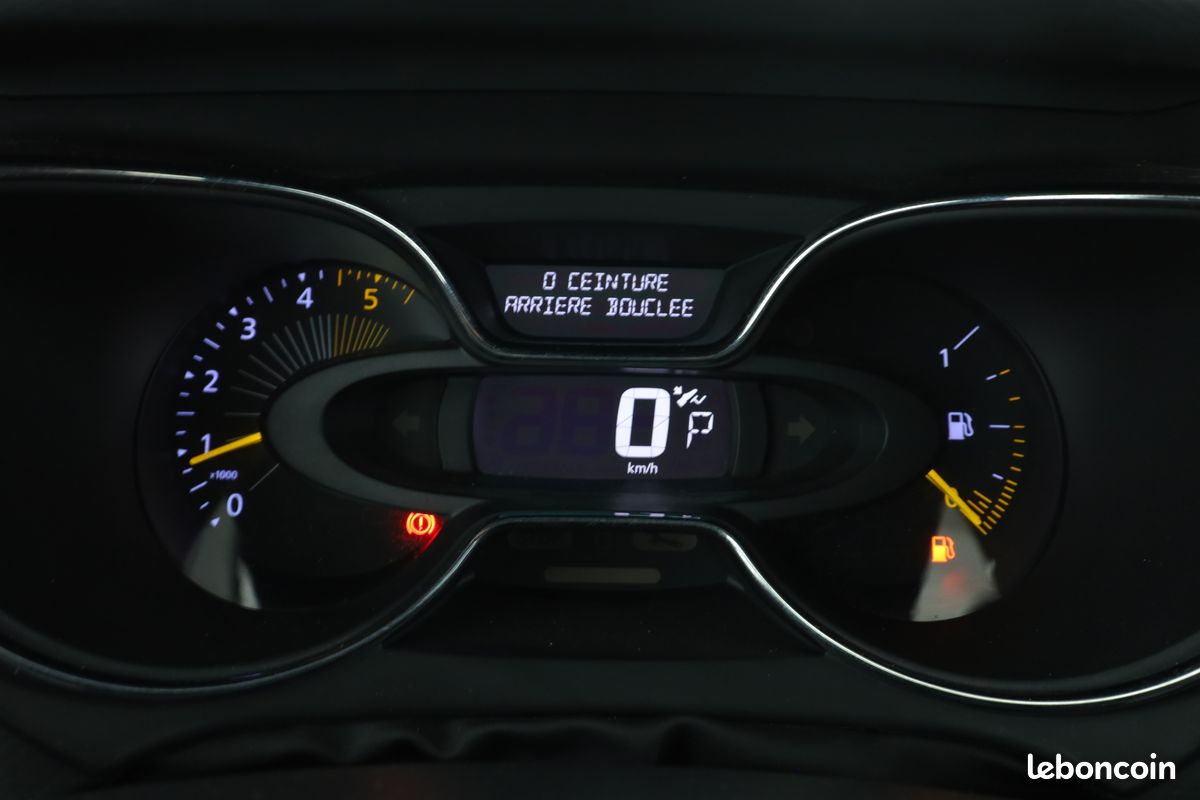 Renault Captur 1.5 dCi Intens Eco2 EDC 90 ch (image 17)