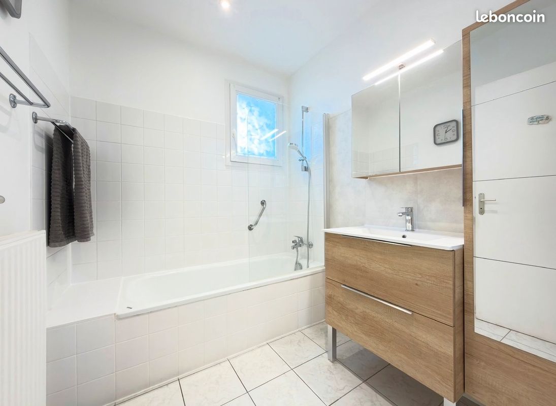 Maison individuelle de plain-pied avec jardin (image 3)