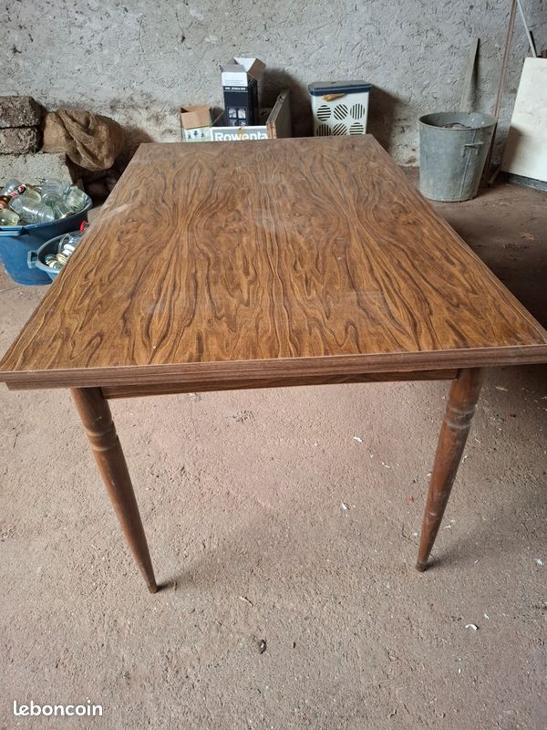 Table formica avec rallonges imitation bois (image 1)