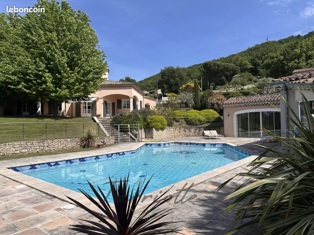 Maison 7 pièces 340 m² · à Allan · 340 m² · 1 200 000 €