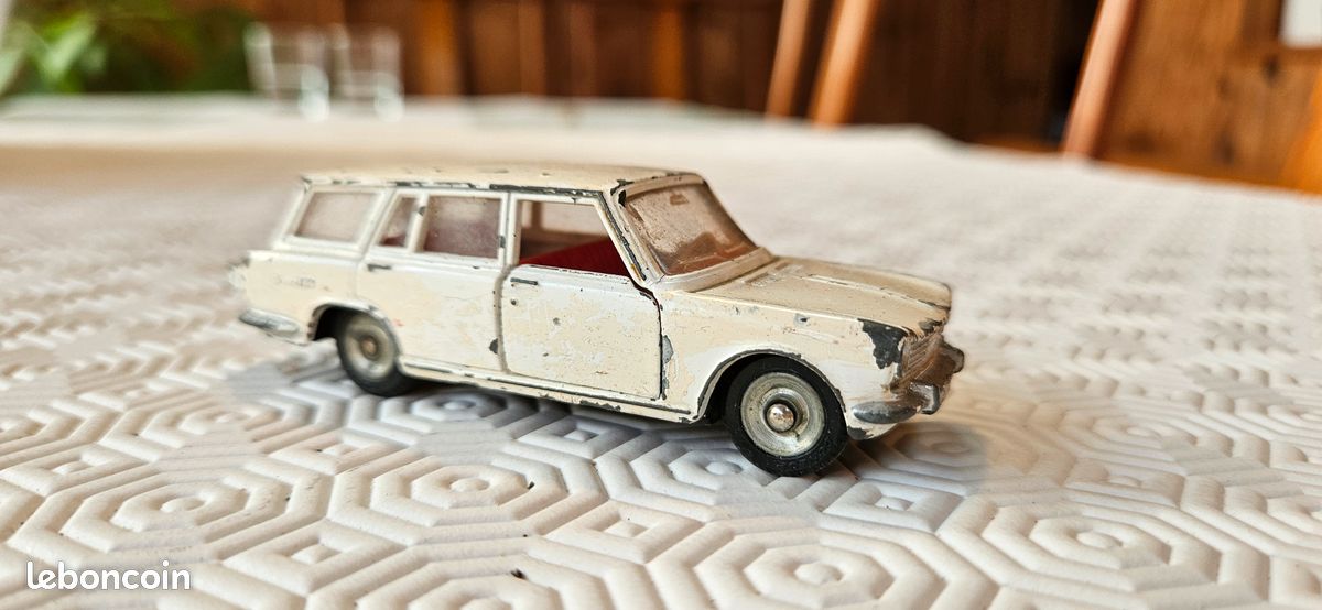 507 Simca 1500 break au 1/43 de dinky toys atlas