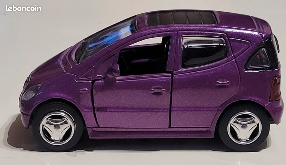 Minichamps Mercedes benz A klasse Limousine Red Sedan 1/43