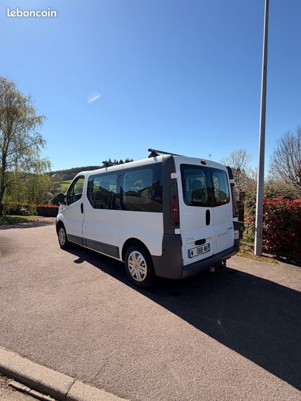 Opel Vivaro 1.9 DCI 82 cv 9 places 1ere Main (image 3)