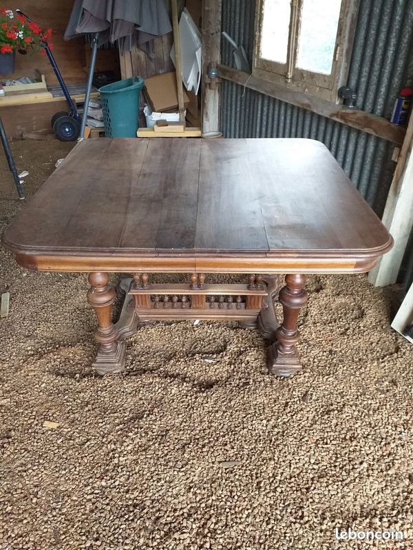 Vieille table en bois (image 1)
