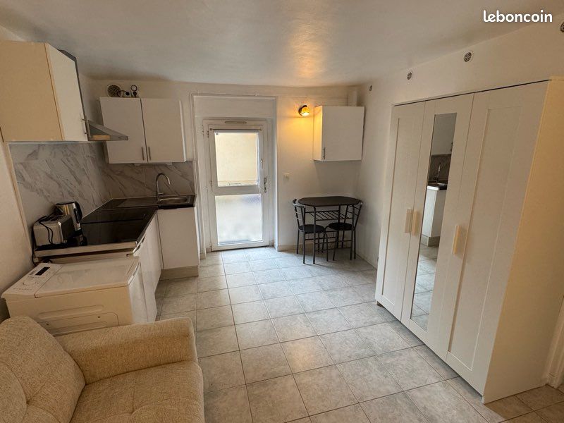 Appartement 1 pièce 15 m² · à Versailles · 15 m² · 810 €/mois
