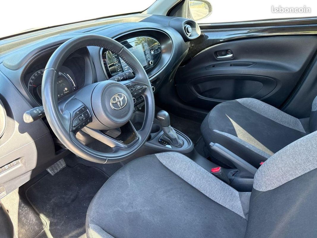 Toyota Aygo X 1.0 VVT-i 72ch Dynamic S-CVT MY23 (image 9)