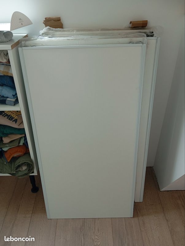 Porte placard coulissant (image 1)