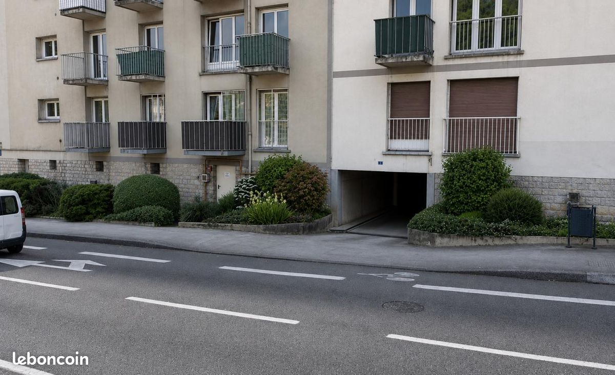 Garage/box Besancon · à Besançon · 97 €/mois