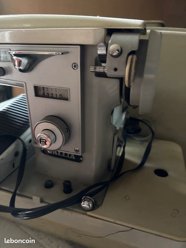 Machine à coudre (image 2)