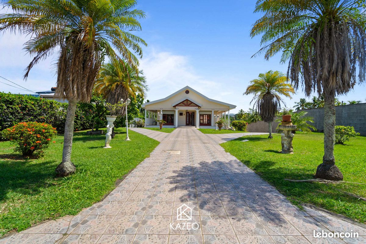 Maison 6 pièces 308 m² · à Ducos · 308 m² · 550 000 €