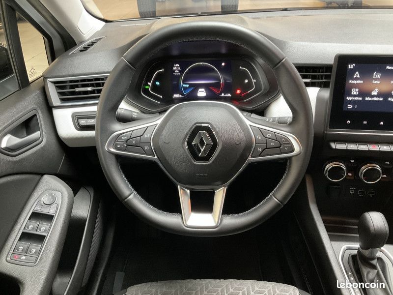 Renault CLIO V 1.6 E-TECH HYBRIDE 145CH EQUILIBRE (image 8)