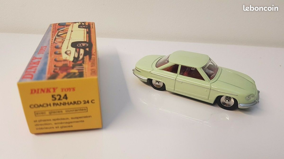 Voiture de 1964 grise métallisé – PANHARD 24 CT
