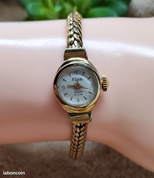 Montre vintage femme, petit cadran, cuir - Test et Avis