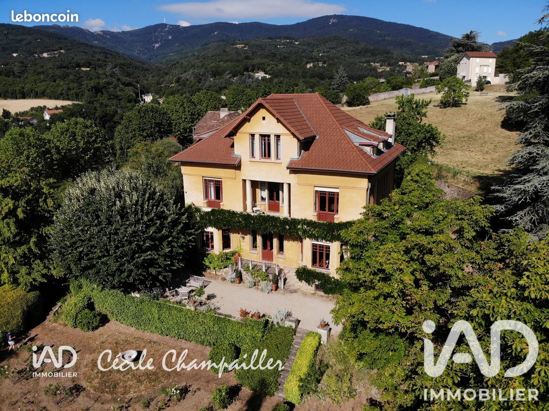 Maison 12 pièces 336 m² · à Pélussin · 336 m² · 450 000 €