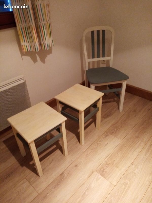 Chaise et tabourets (image 1)