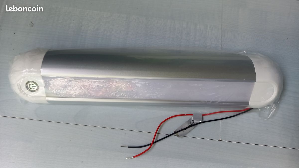 Plafonnier LED 12V Étanche IP65 Pour Bateau, Van, Caravane - Éclairage Blanc Confortable