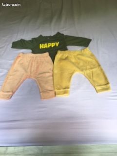 Ensemble Sweat + 2 Pantalons molleton (4 Mois) (image 1)