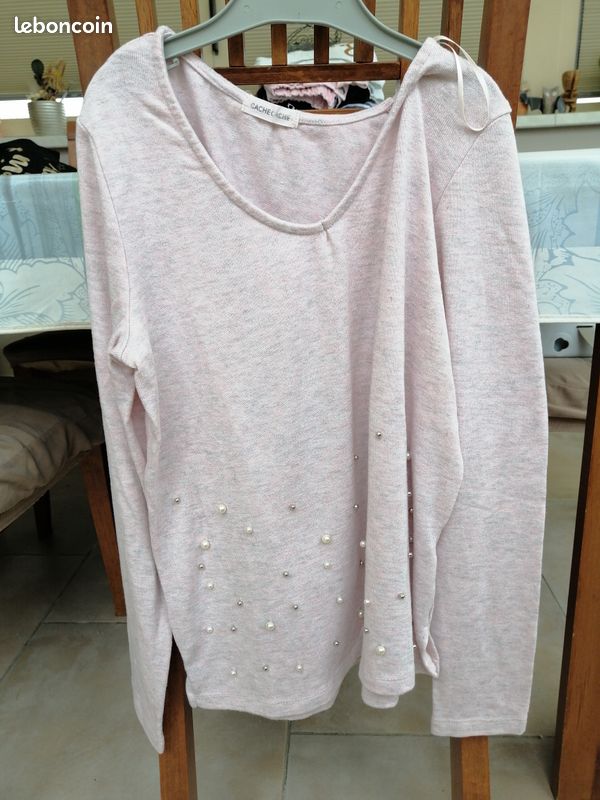 Très beau pull cache cache avec perles Vêtements