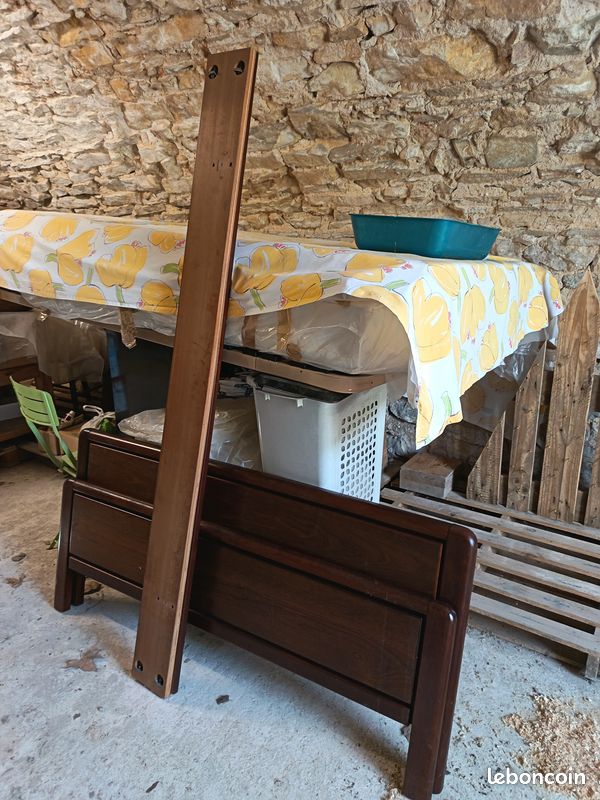 Lit en bois (image 2)