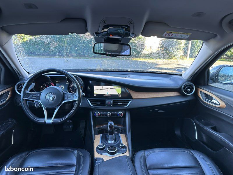 Alfa Romeo Giulia 2.2 JTD 16V 180 cv AT8 LUSSO BOÎTE AUTOMATIQUE LED 2018 (image 10)