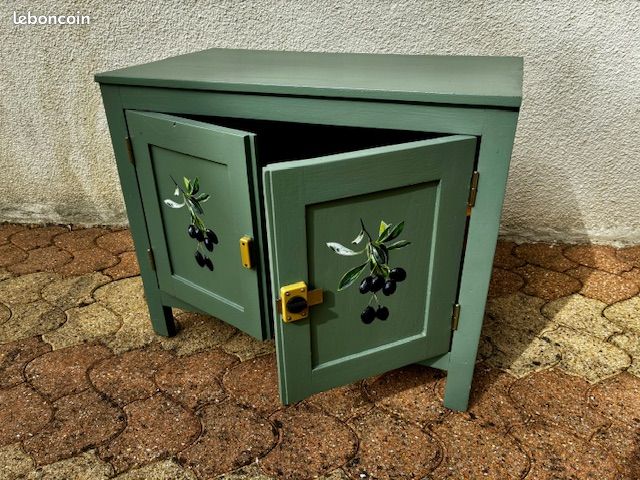 Petit meuble vert olivier refait a neuf (image 1)