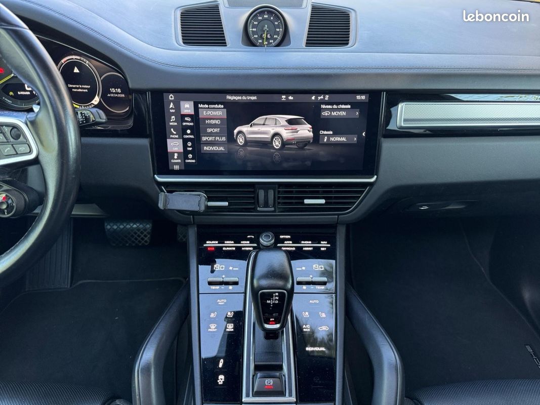 Porsche Cayenne 3.0 V6 E-Hybrid 462 attelage toit ouvrant suivi complet Porsche garantie 12 mois (image 8)
