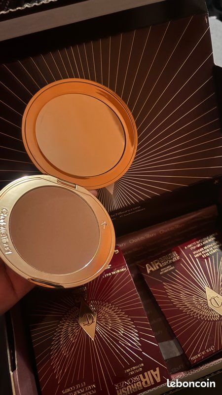 Charlotte Tilbury :Airbrush Flawless Finish Poudre Matifiante Rechargeable (image 2)