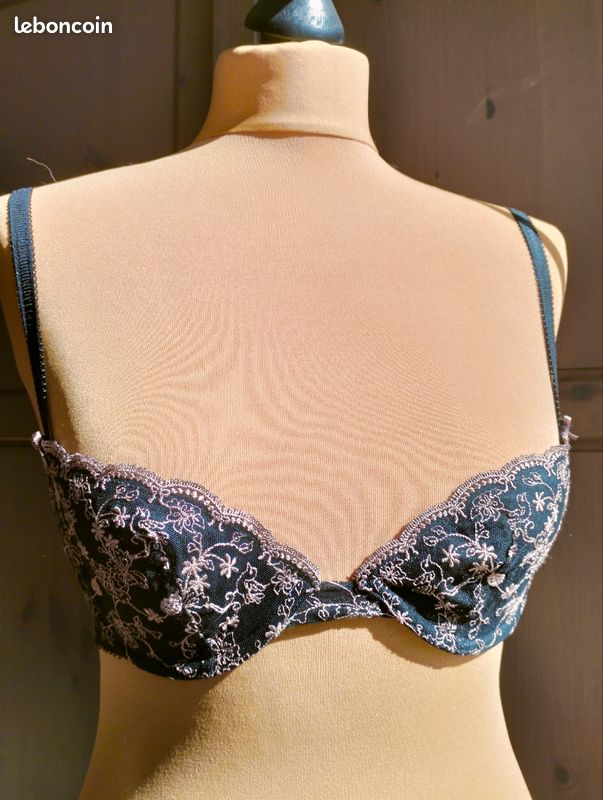 Soutien gorge cacharel 85B Vêtements