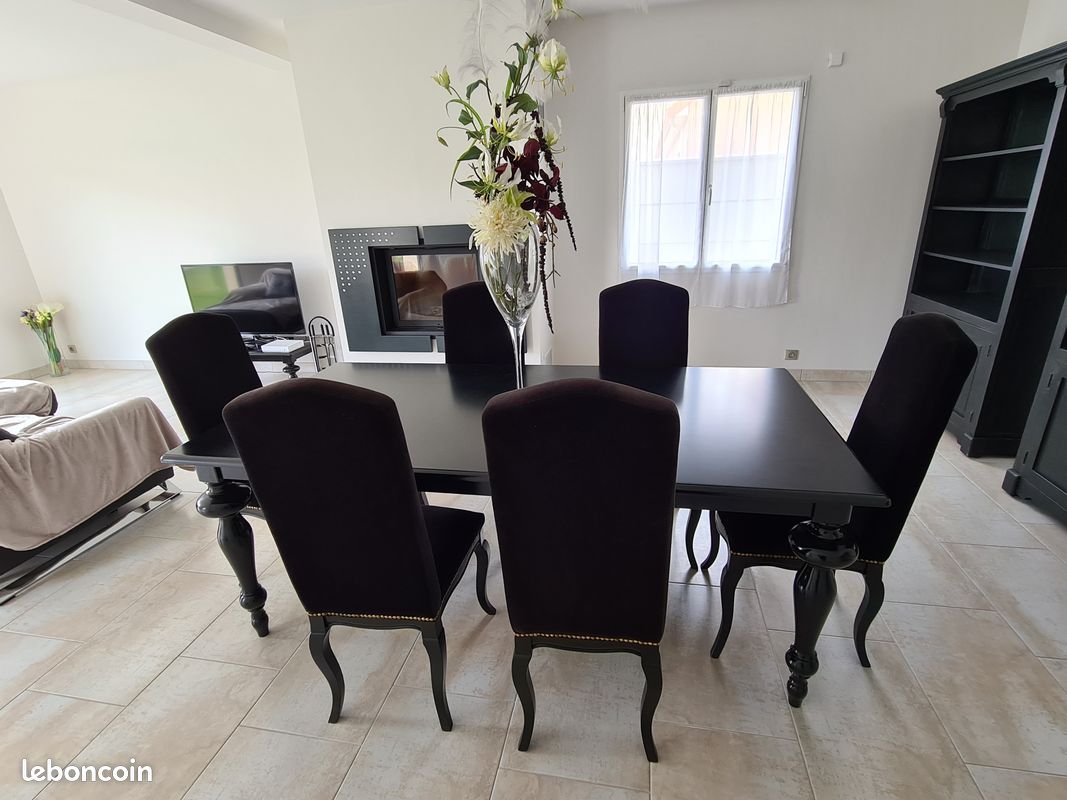 Table à manger avec 6 chaises (image 2)