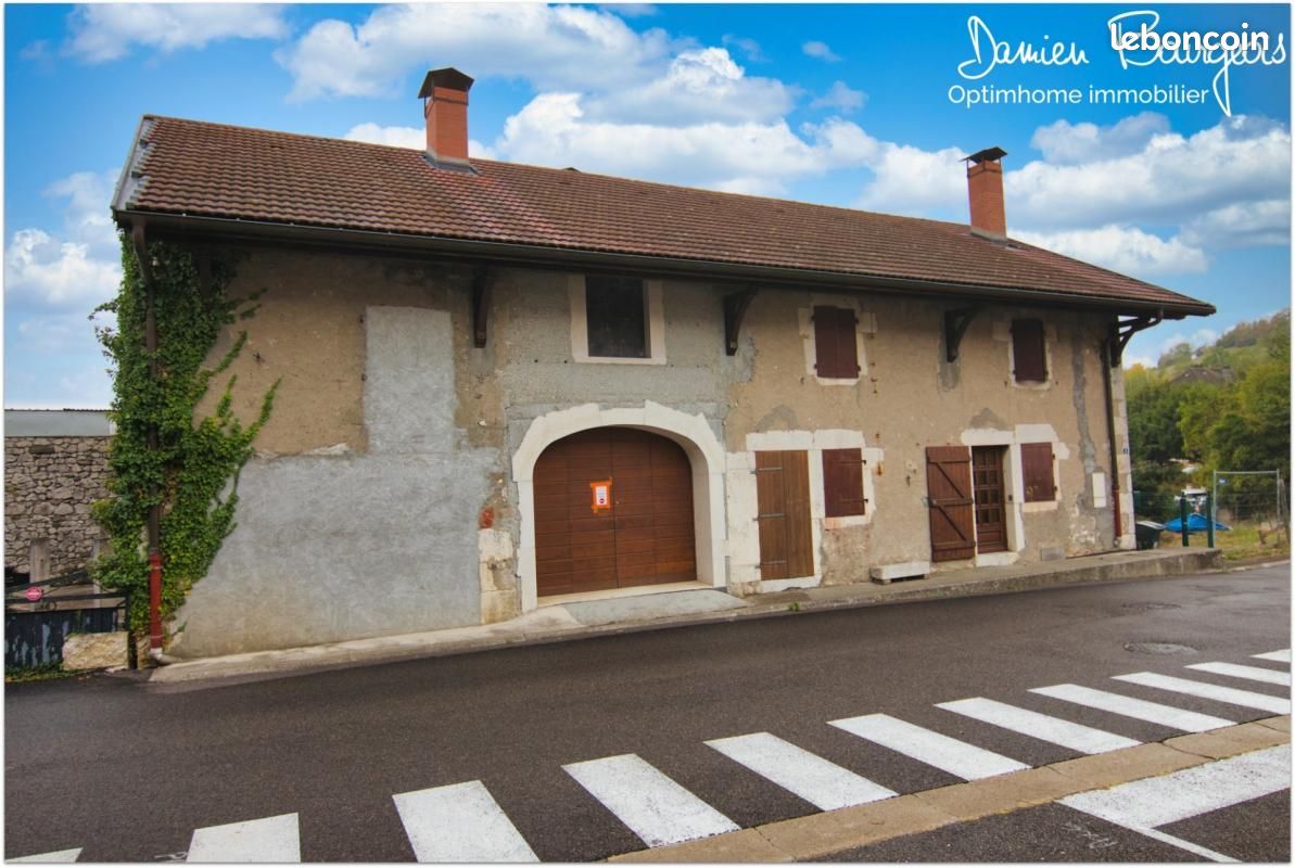 Maison 17 pièces 377 m² · à Léaz · 377 m² · 249 000 €