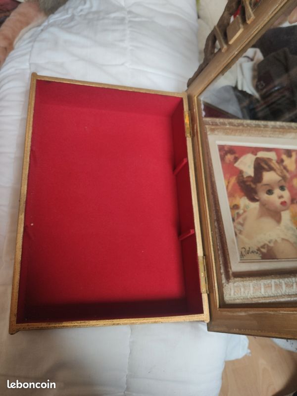 Petite Vitrine en bois doré vintage (image 1)