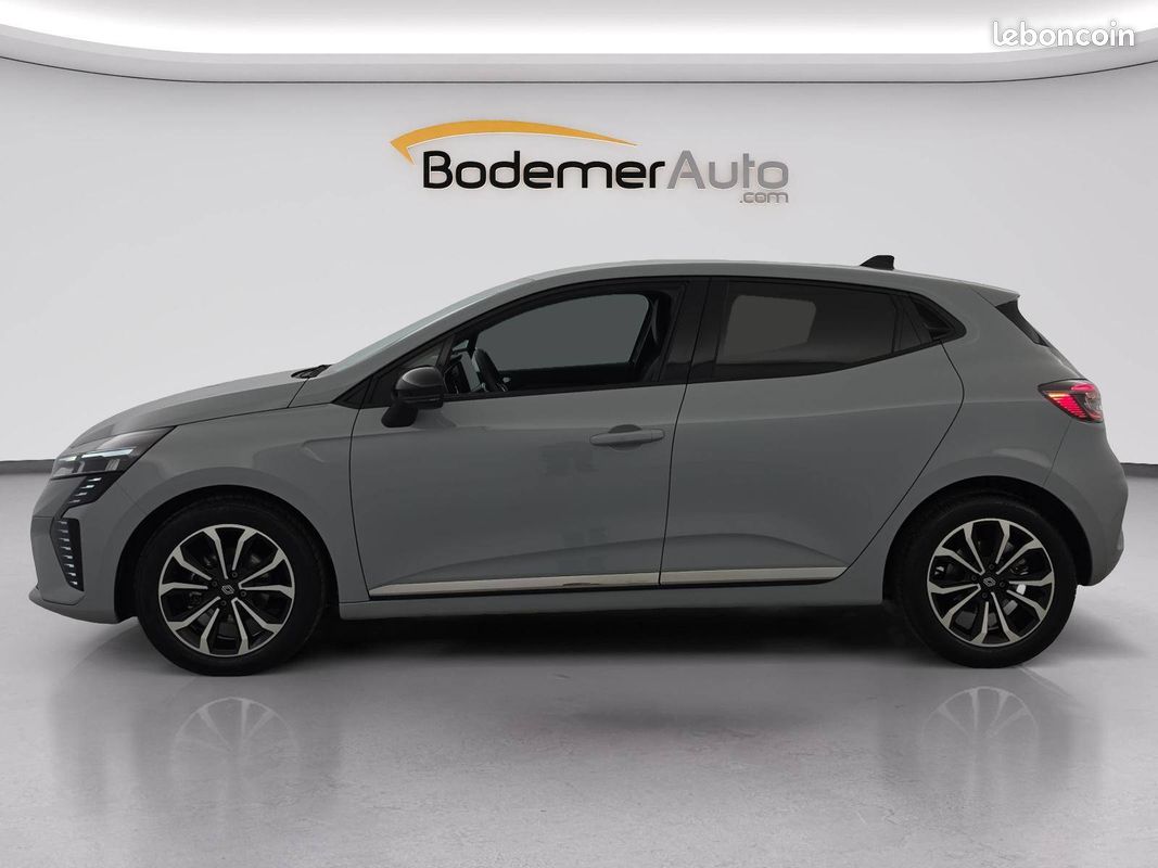 RENAULT Clio TCe 90 Techno (image 2)