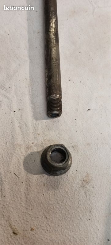 Axe moteur / bras oscillant origine – Kawasaki 250 KX (1999) (image 3)