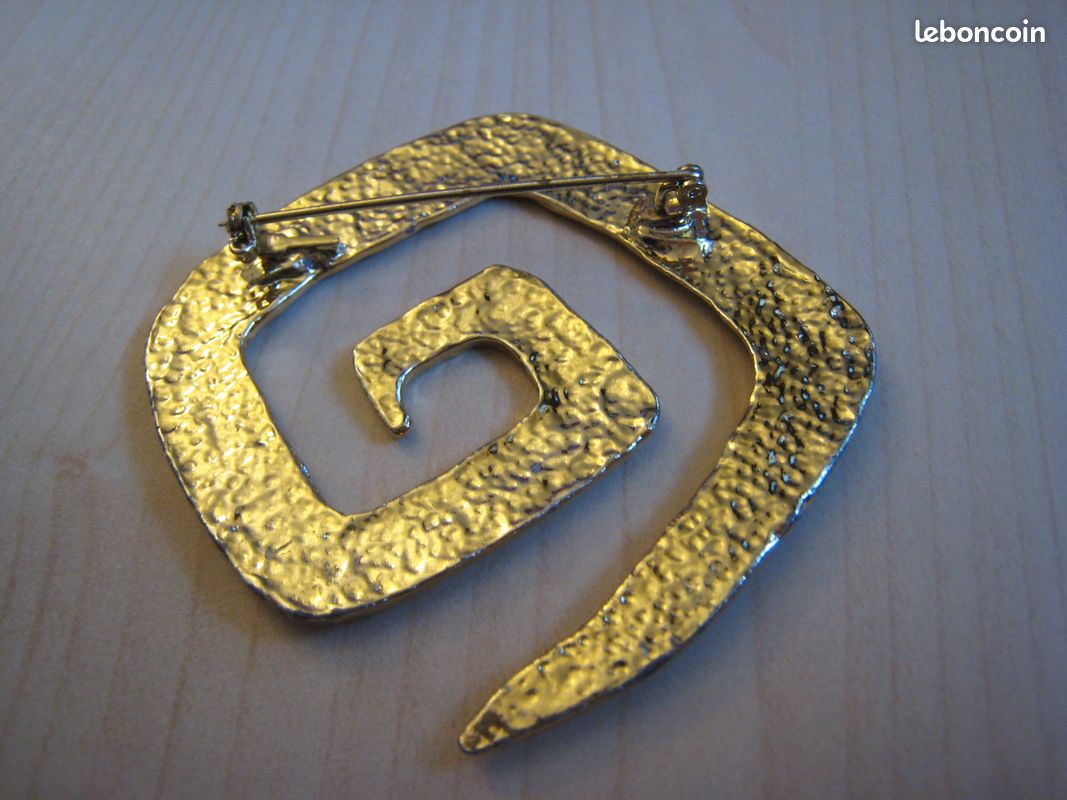 Broche Vintage Soleiado En Métal Doré - Occasion