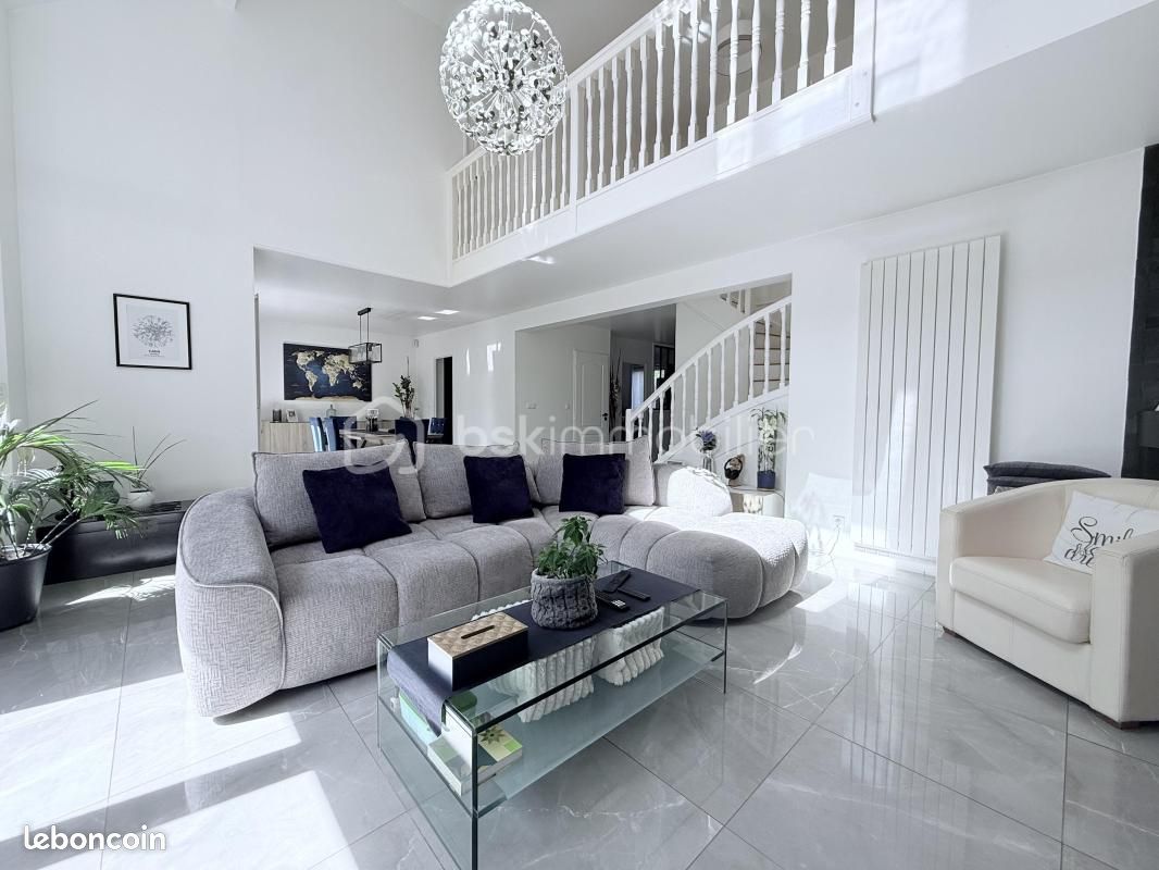 Maison 6 pièces 140 m² · à La Queue-en-Brie · 140 m² · 530 000 €