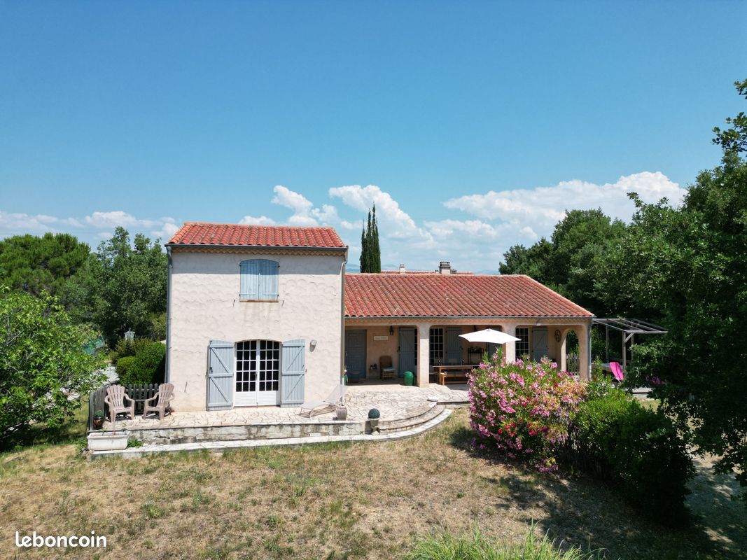 Maison 6 pièces 175 m² · à Bagnols-en-Forêt · 175 m² · 548 000 €