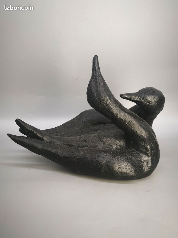 Sculpture moderniste en grès noir / terre cuite – Couple de cygnes (image 2)
