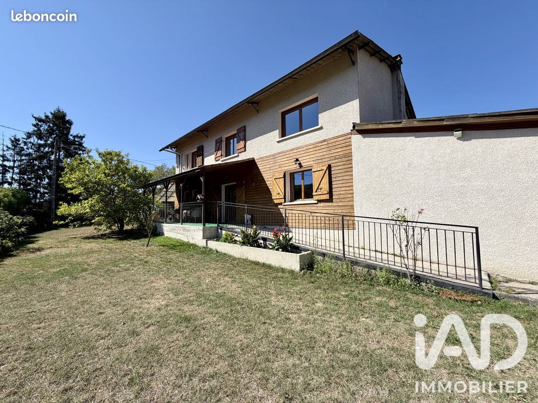 Maison 8 pièces 208 m² · à Jujurieux · 208 m² · 260 000 €