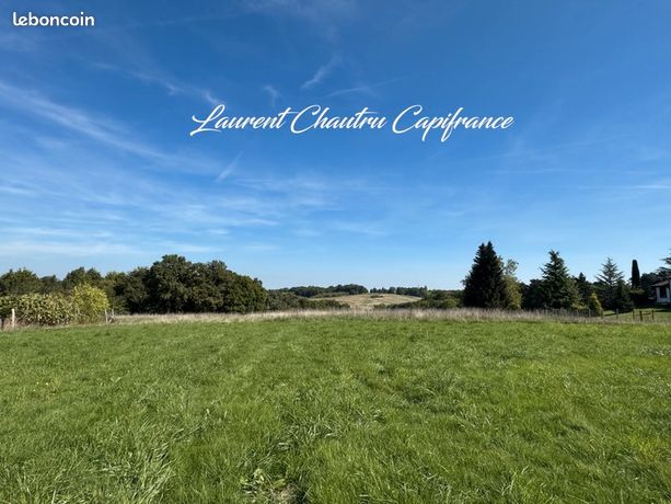 Terrain 2 744 m² Limeyrat