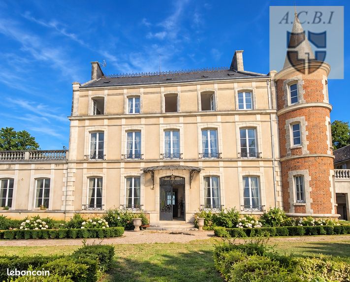 Maison 16 pièces 450 m² · à Vendôme · 450 m² · 1 008 800 €