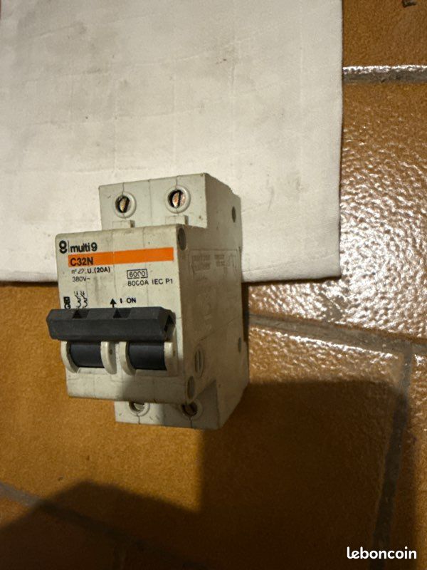 Merlin gerin disjoncteur sectionneur c32n 20a (image 2)