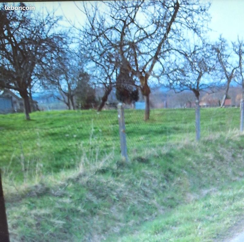 Terrain constructible · à Le Breuil · 10 000 €