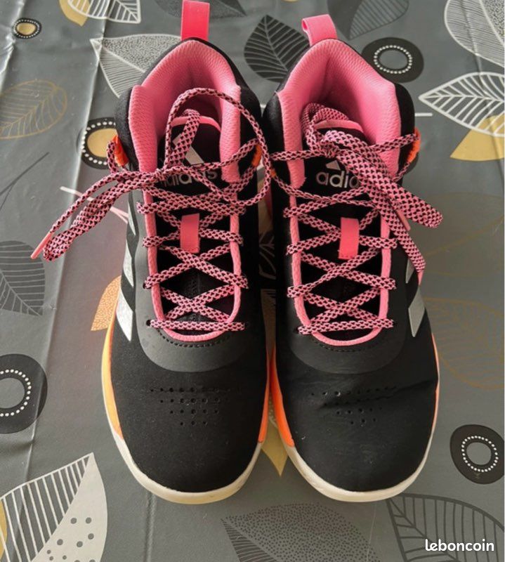Chaussure de basket adidas (image 1)