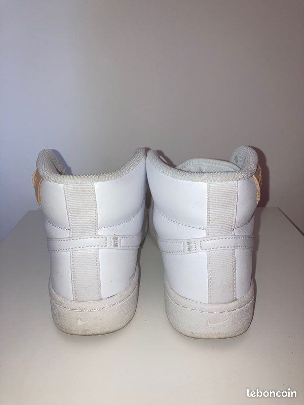 Paire de baskets Nike blanche (image 4)