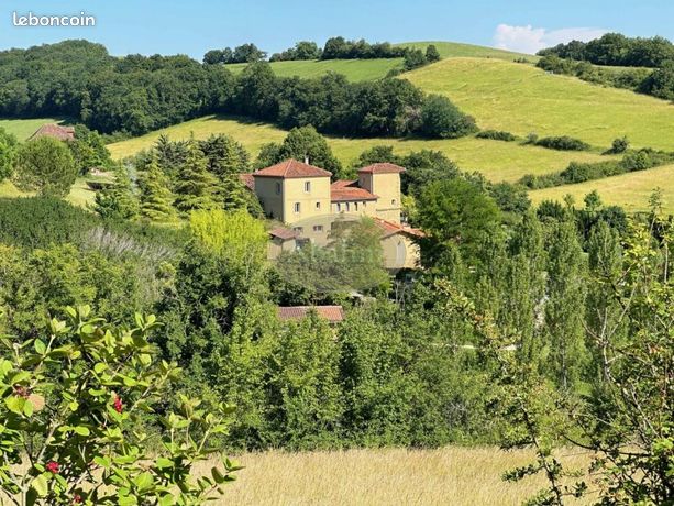 Château 30 pièces 1 000 m²